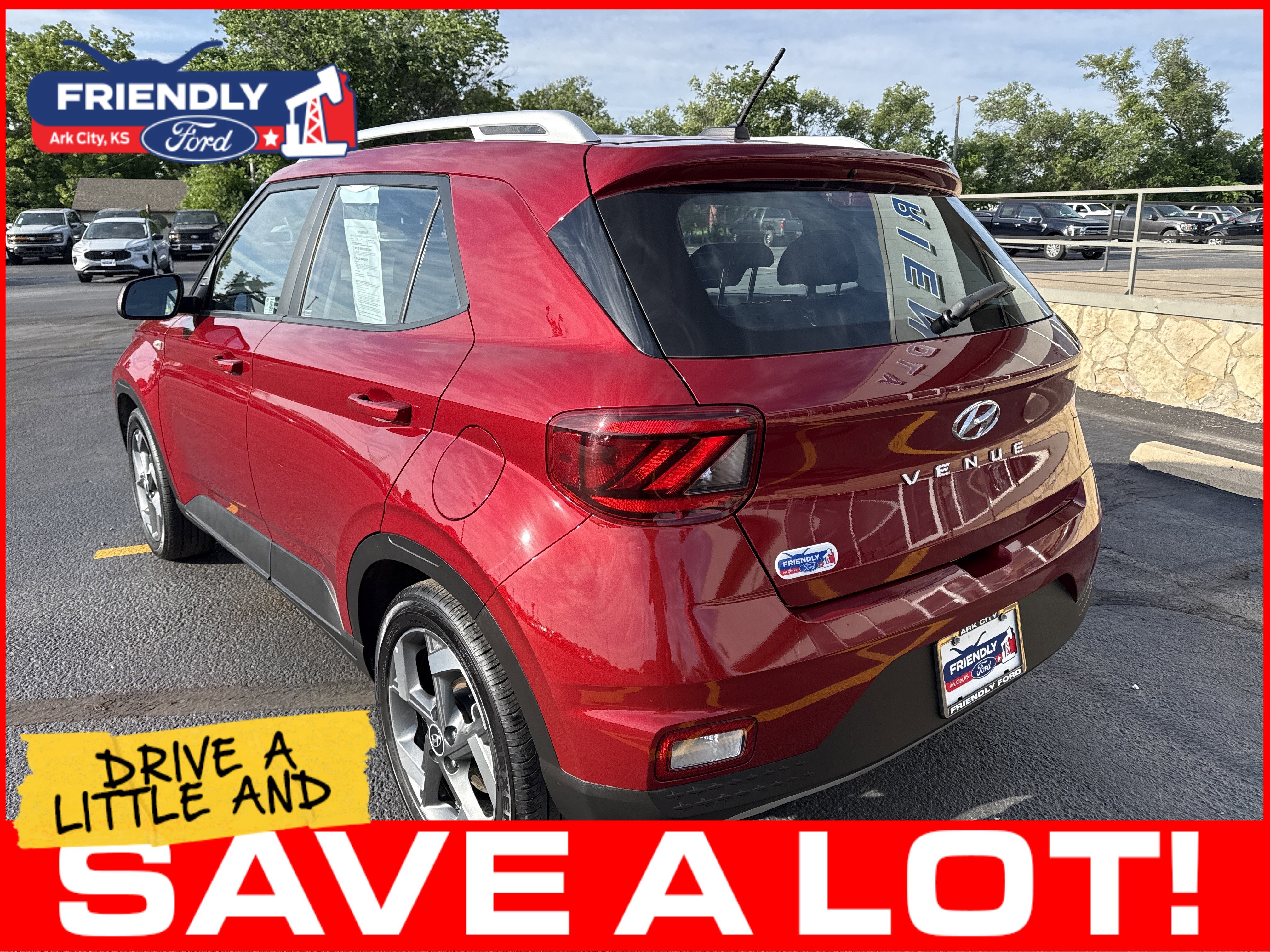 Used 2025 Hyundai Venue SEL FWD image 7