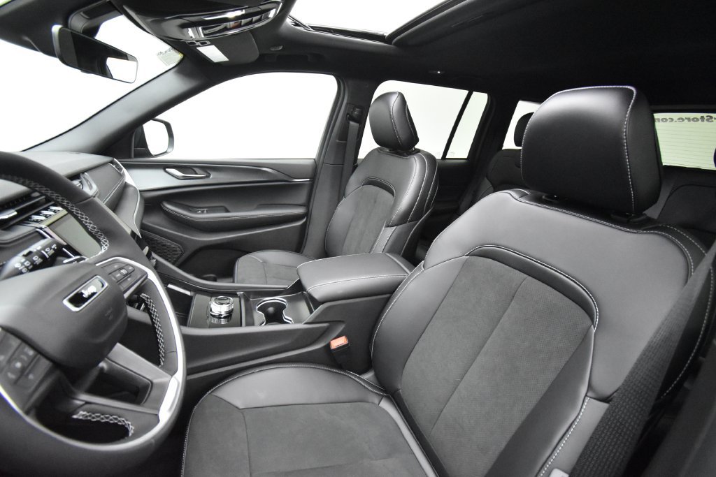 New 2027 Jeep Grand Cherokee Laredo X AWD/4WD image 32