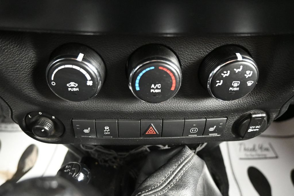 Used 2012 Jeep Wrangler Unlimited Sahara AWD/4WD image 18
