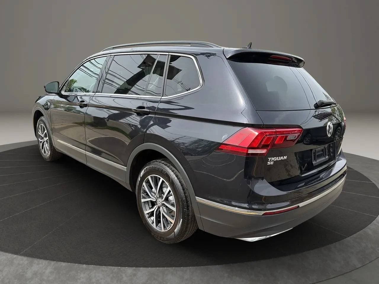 Used 2020 Volkswagen Tiguan SE AWD/4WD image 7