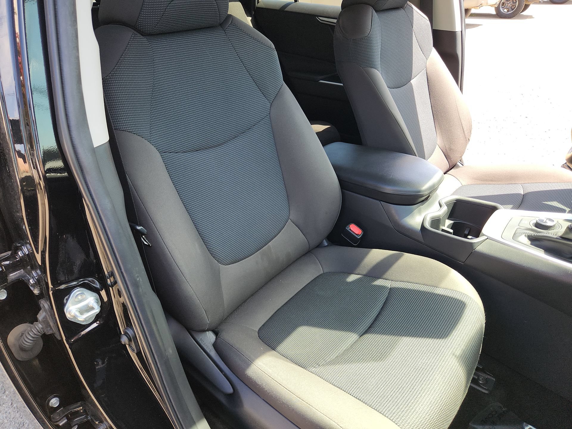 Used 2023 Toyota RAV4 LE AWD/4WD image 25