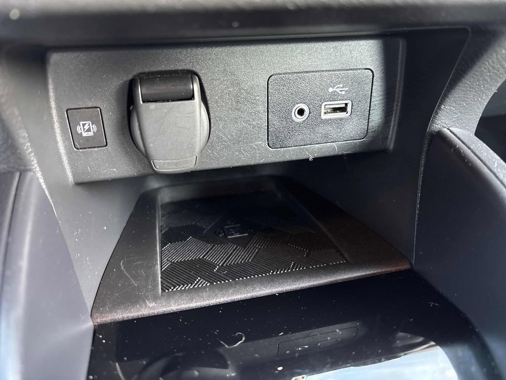 Used 2023 Nissan Versa SV FWD image 29