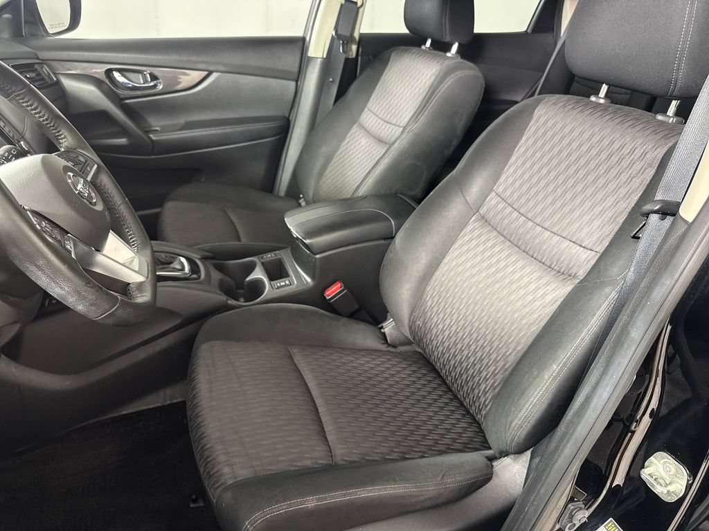 Used 2019 Nissan Rogue SV w/ Premium Package FWD image 11