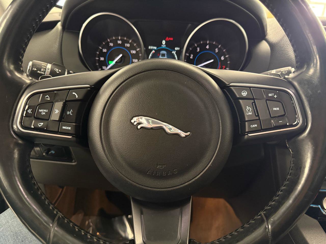 Used 2017 Jaguar F-PACE Prestige image 11