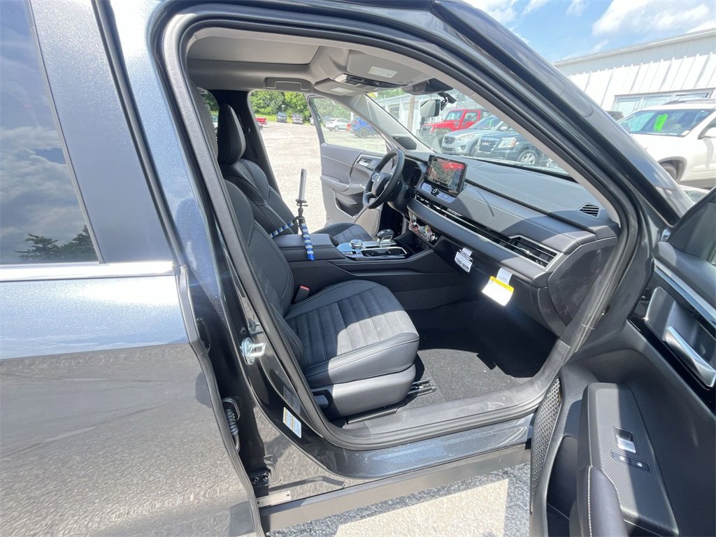 New 2025 Mitsubishi Outlander SE image 25