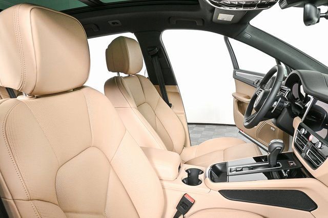 Certified 2026 Porsche Macan image 22