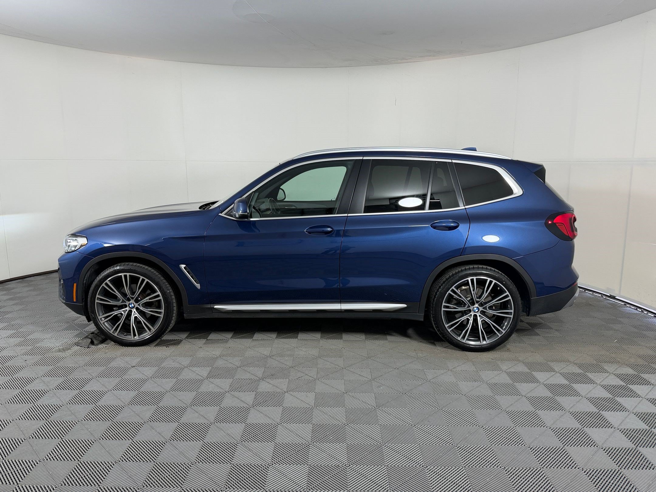 Used 2022 BMW X3 sDrive30i w/ Premium Package 2 RWD image 2