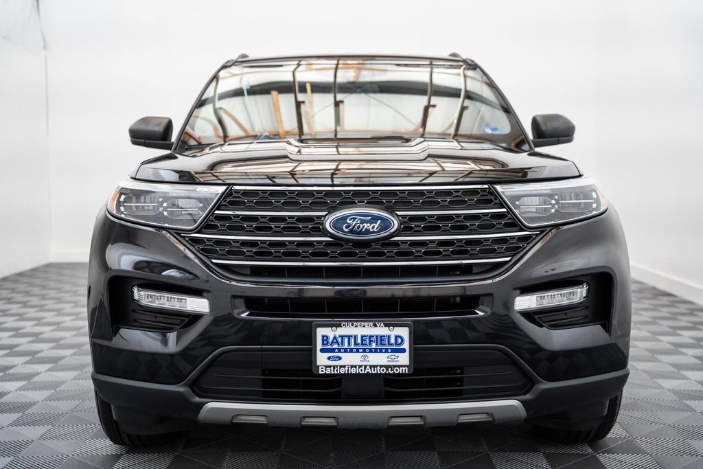 Used 2022 Ford Explorer XLT w/ Equipment Group 202A AWD/4WD image 2