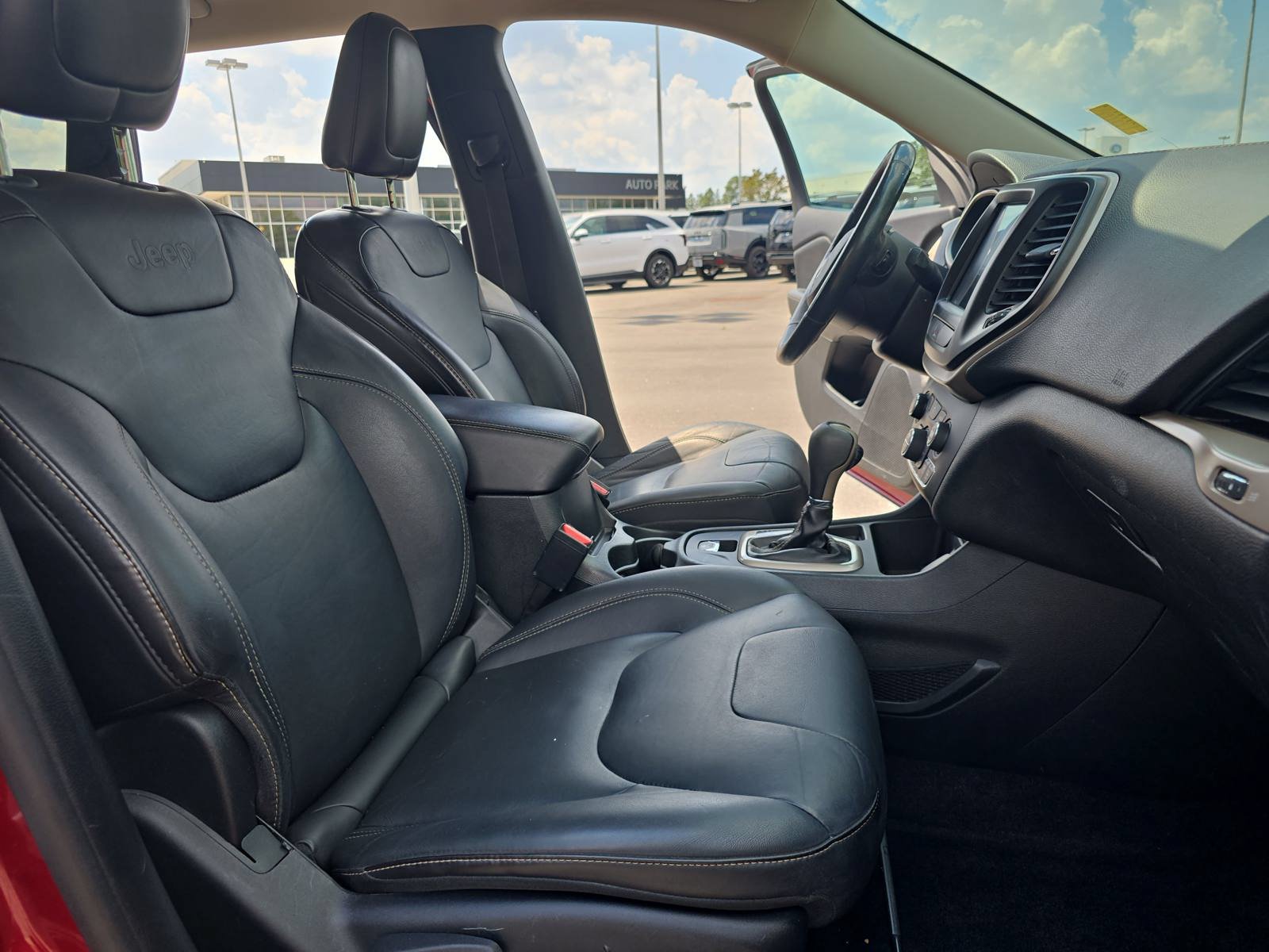 Used 2016 Jeep Cherokee Limited FWD image 10