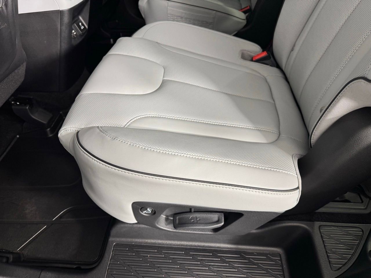 Used 2025 Hyundai Palisade SEL image 28