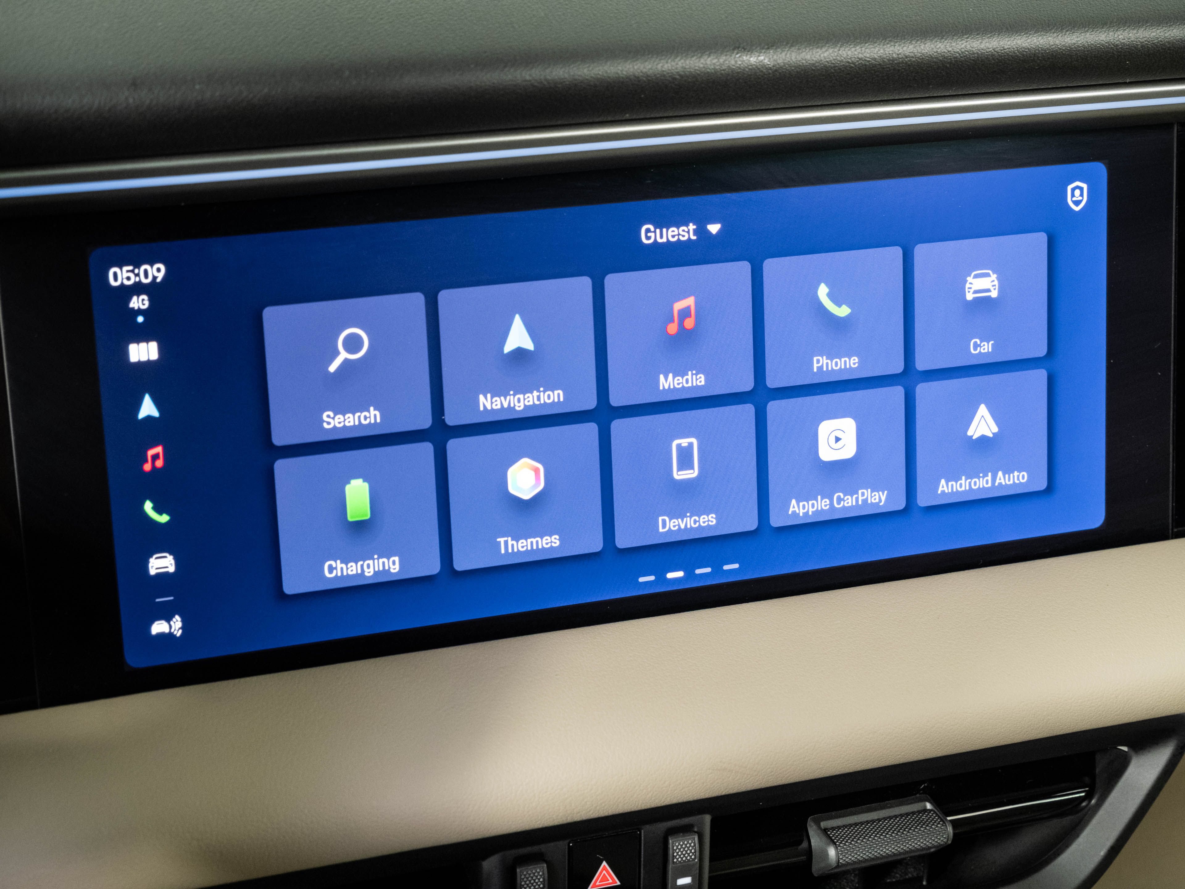 Used 2025 Porsche Macan Electric RWD image 14