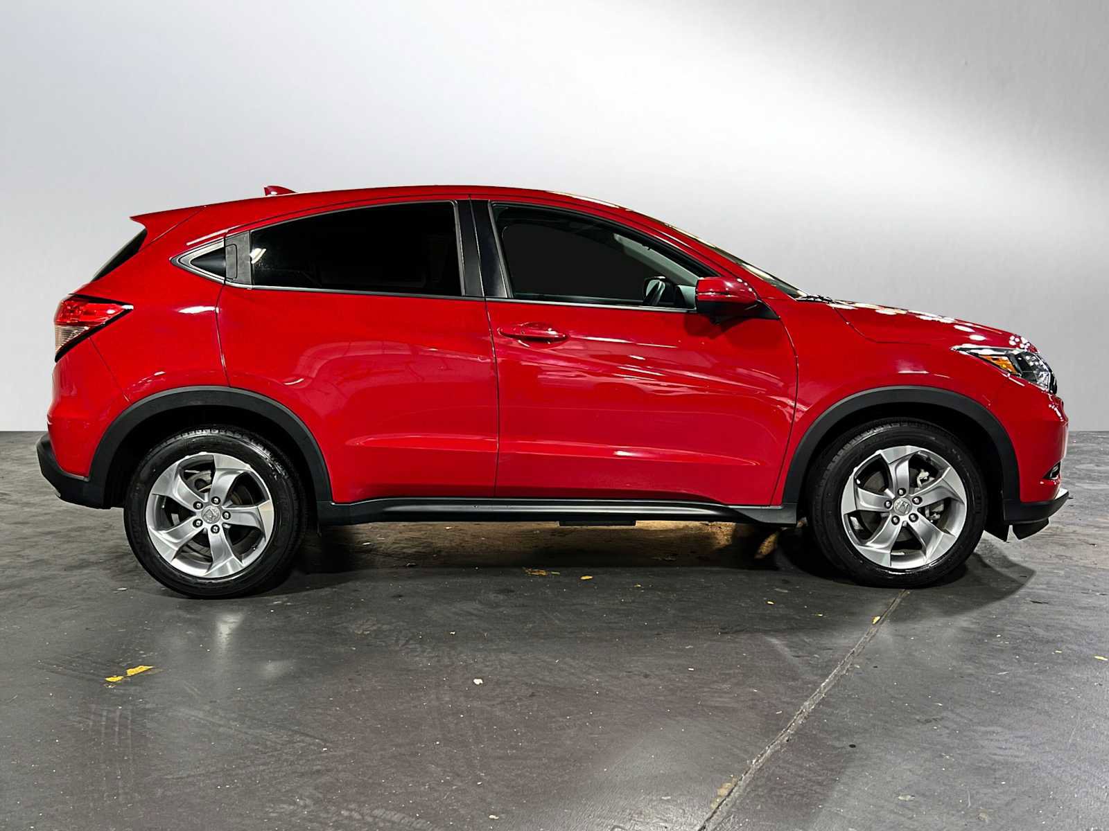 Used 2017 Honda HR-V EX image 2