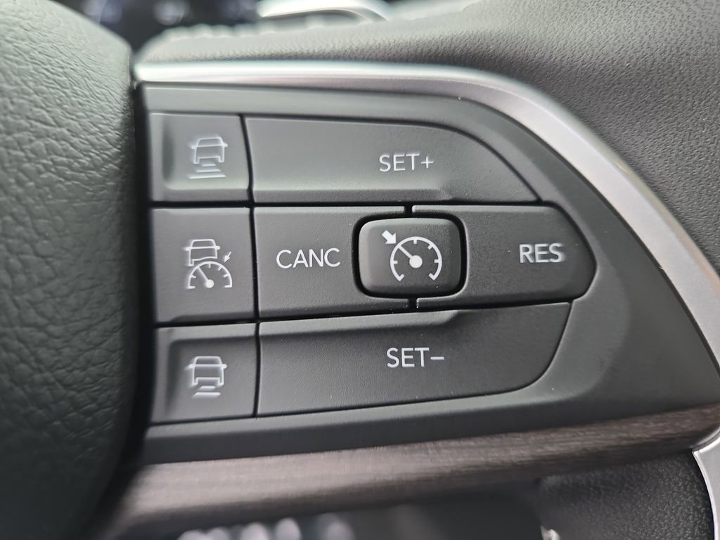 New 2025 Jeep Grand Cherokee Limited w/ Black Appearance Package image 19