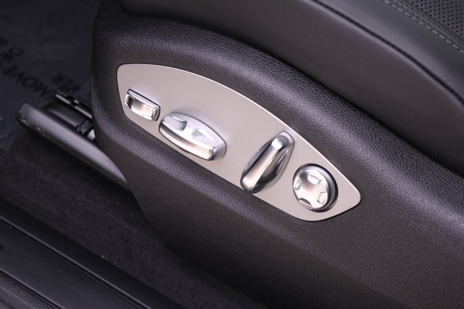 Used 2025 Porsche Macan image 20