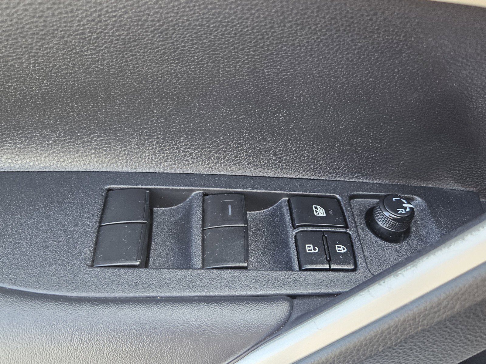 Certified 2024 Toyota Corolla Cross L image 13