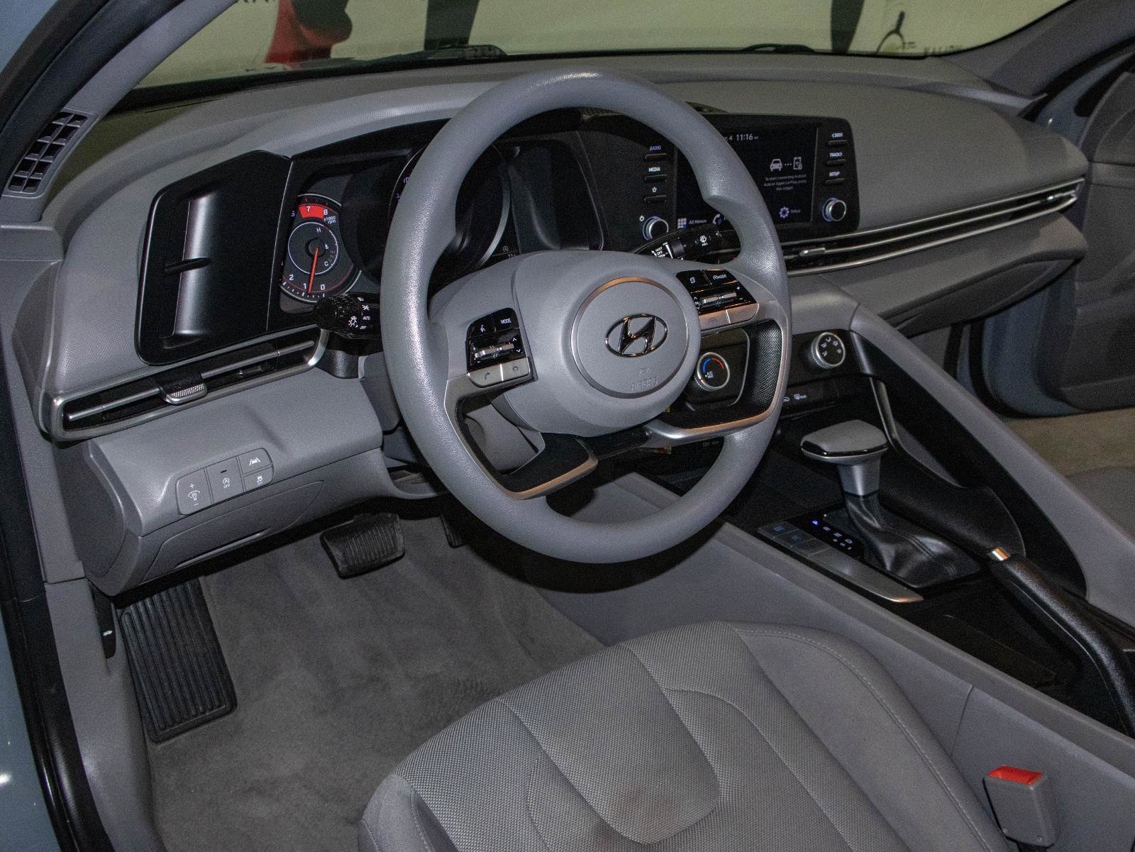 Used 2022 Hyundai Elantra SE w/ Preferred Accessory Package image 5