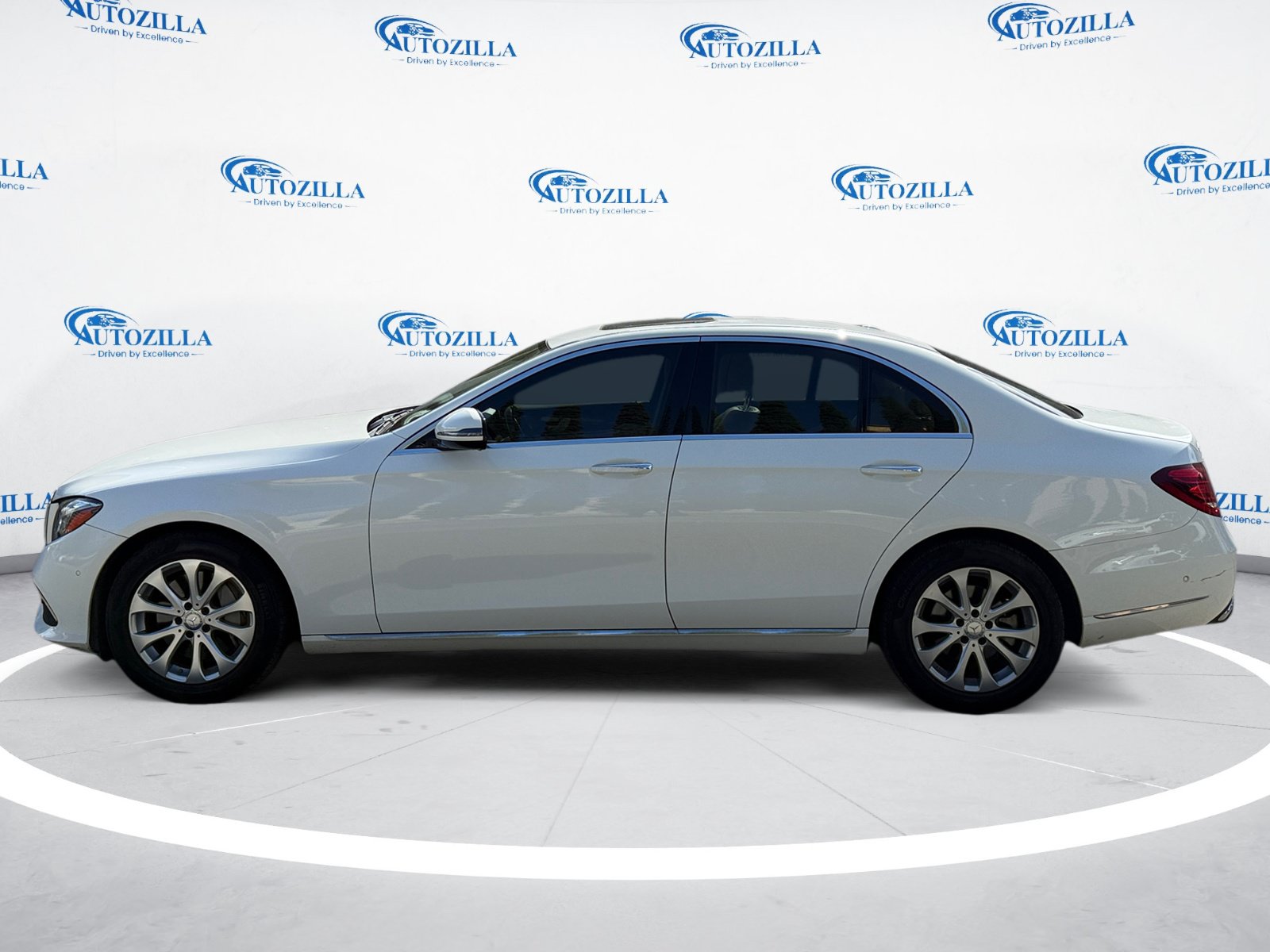Used 2017 Mercedes-Benz E 300 image 2