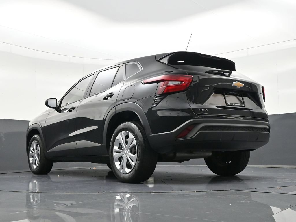 Used 2025 Chevrolet Trax LS image 25