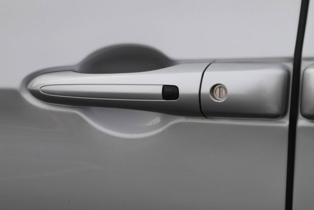 Used 2024 Chrysler Pacifica Touring-L FWD image 10