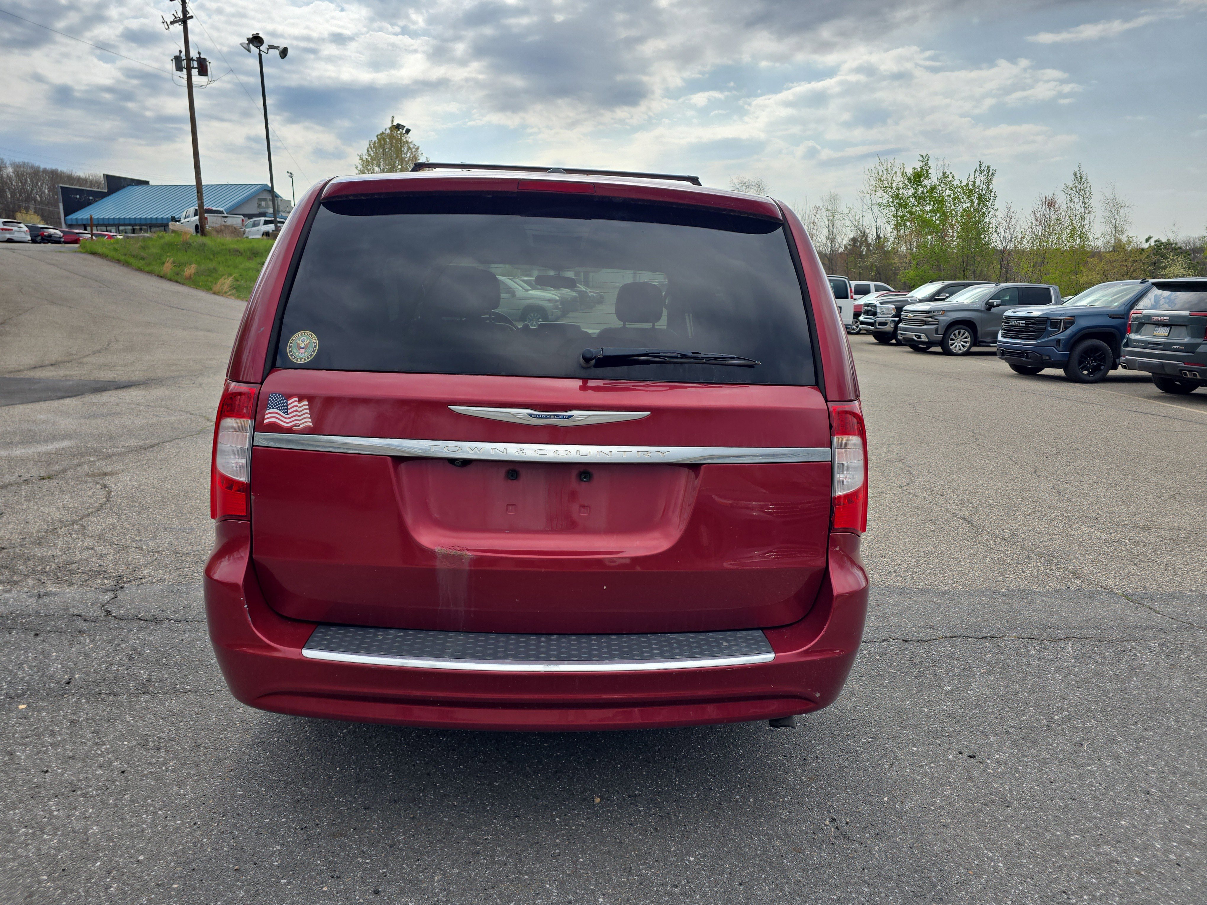 Used 2015 Chrysler Town & Country Touring w/ Driver Convenience Group FWD image 4