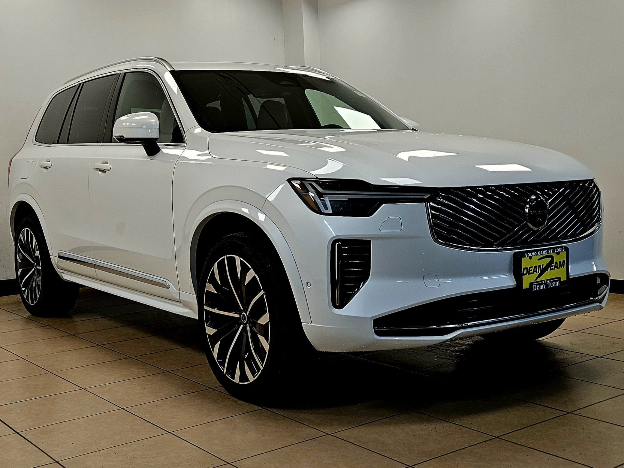 New 2026 Volvo XC90 B6 Plus w/ Protection Package Premier AWD/4WD image 3
