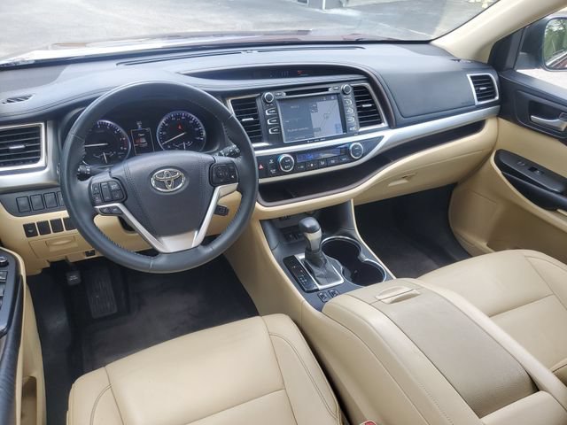Used 2016 Toyota Highlander XLE AWD/4WD image 12