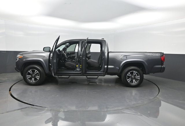 Used 2019 Toyota Tacoma TRD Sport AWD/4WD image 35