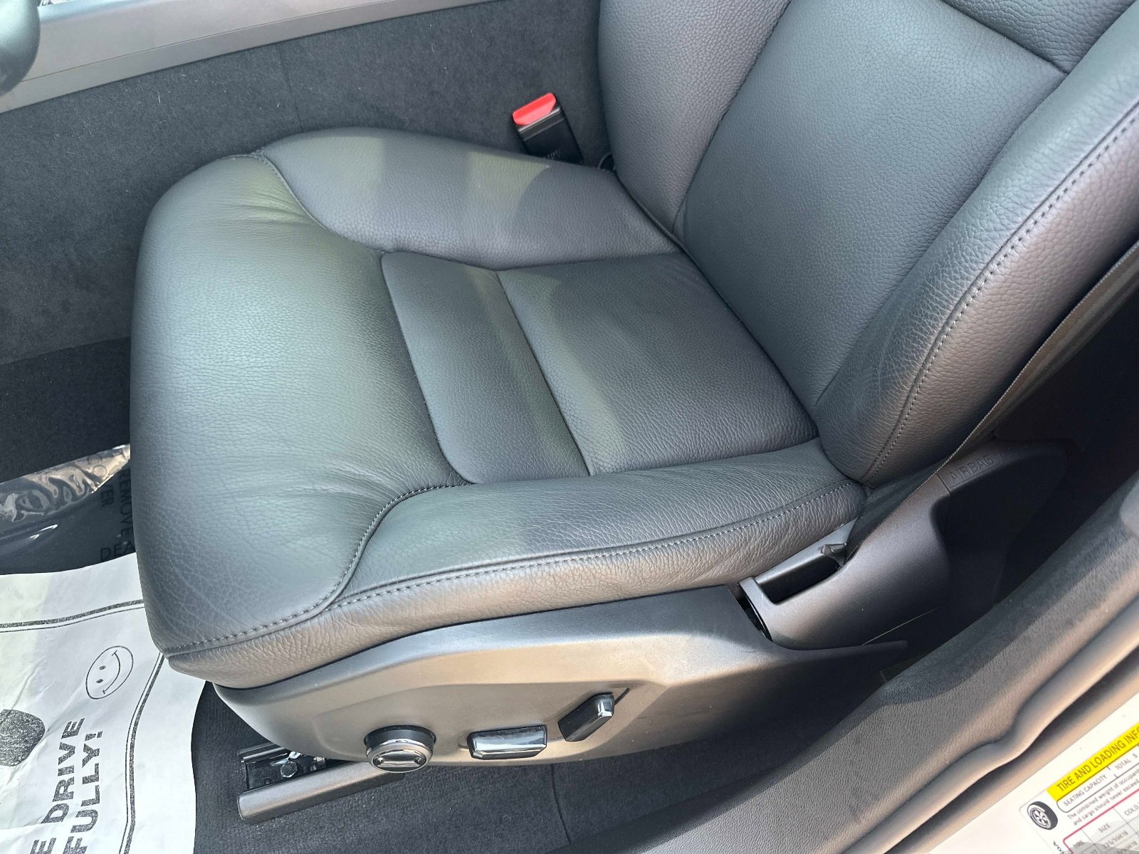 Certified 2025 Volvo XC60 B5 Plus image 18