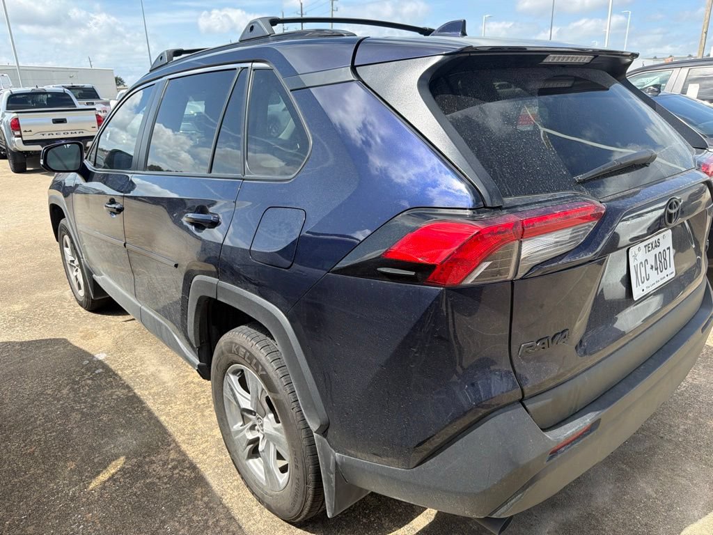 Used 2025 Toyota RAV4 XLE w/ Convenience Package FWD image 4
