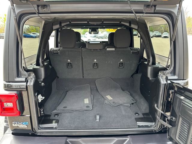 Used 2025 Jeep Wrangler Unlimited Rubicon 4xe w/ Convenience Group AWD/4WD image 13