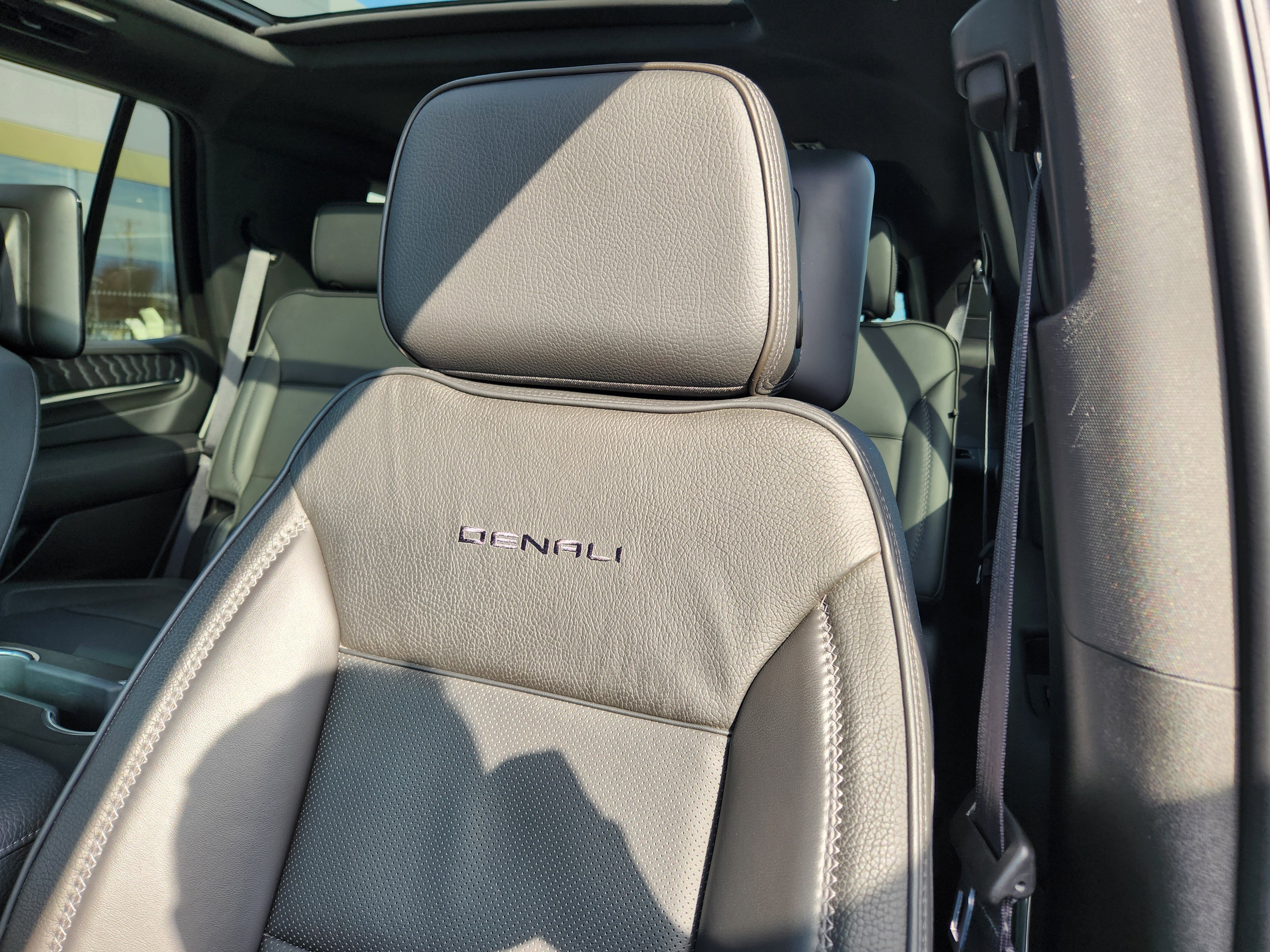 Used 2023 GMC Yukon Denali AWD/4WD image 10
