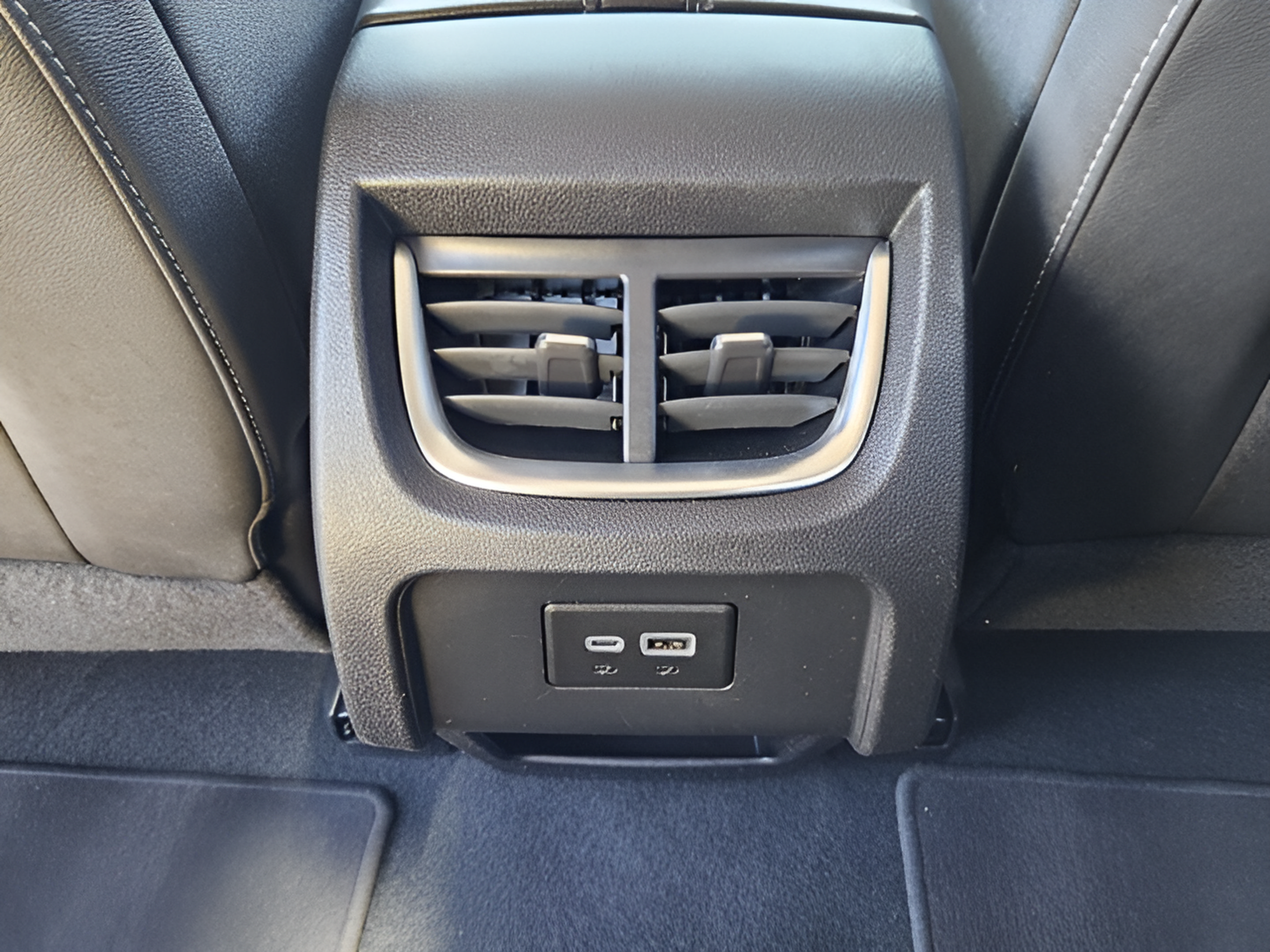 Used 2024 Chevrolet Blazer LT w/ Midnight/Sport Edition FWD image 10