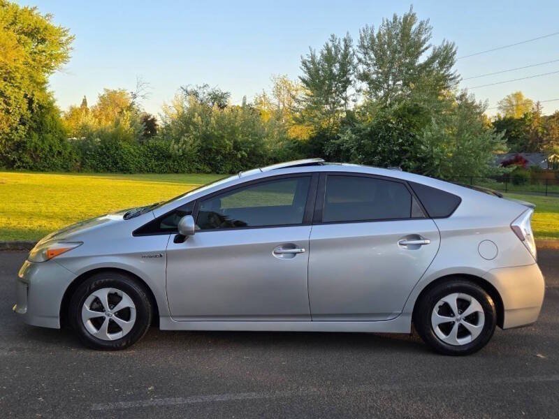 Used 2012 Toyota Prius Four w/ Deluxe Solar Roof Pkg FWD image 9
