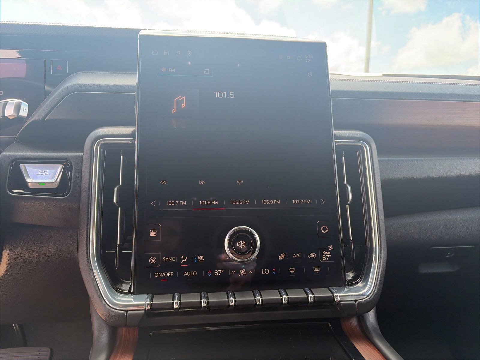 Used 2025 GMC Yukon XL Denali image 15