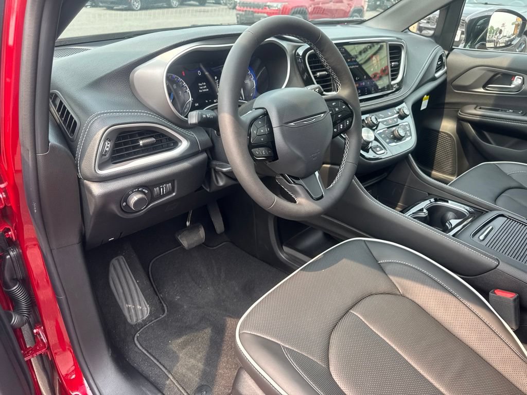 New 2027 Chrysler Pacifica Limited AWD/4WD image 10