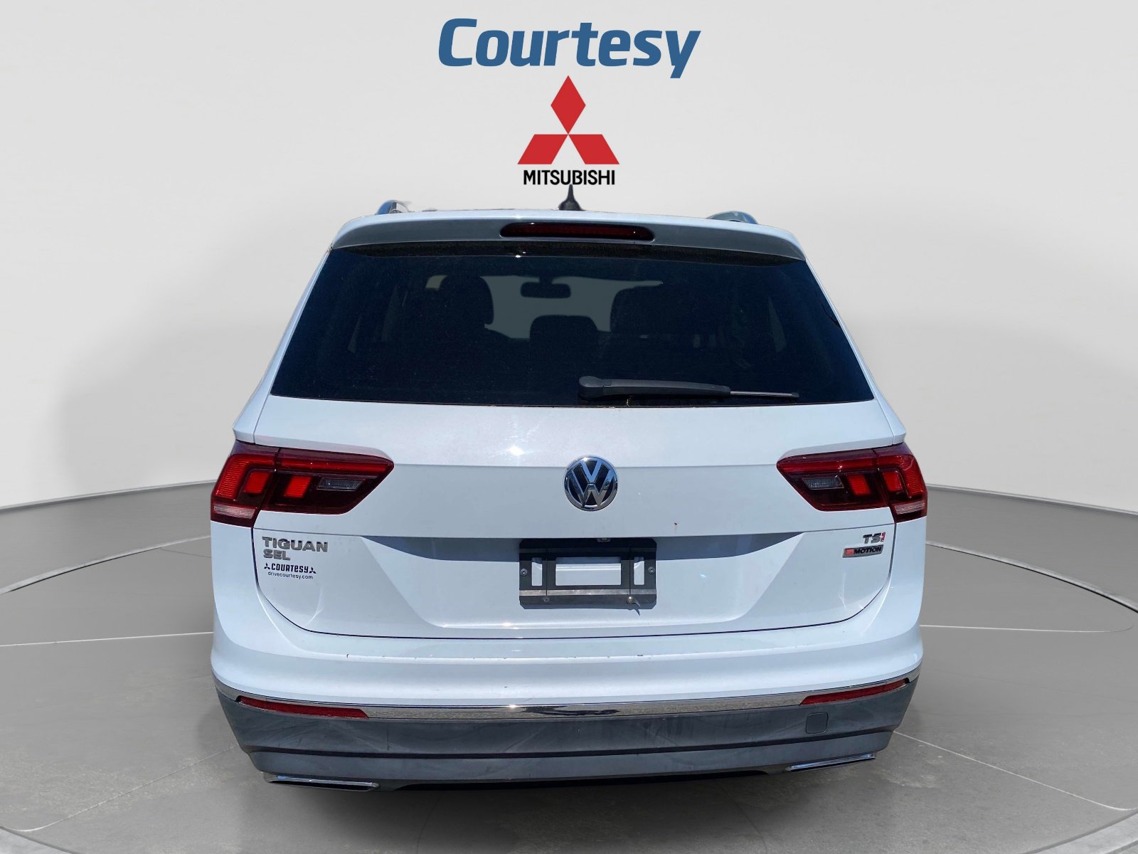 Used 2018 Volkswagen Tiguan SEL AWD/4WD image 4