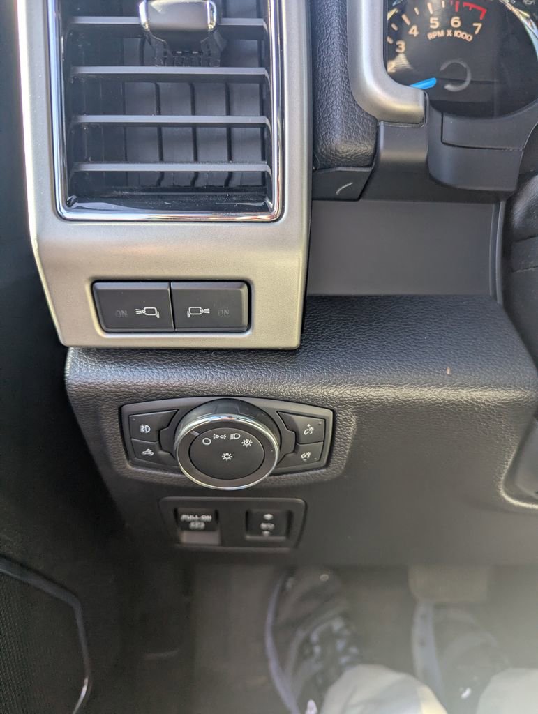 Used 2018 Ford F150 Lariat w/ Equipment Group 502A Luxury image 15