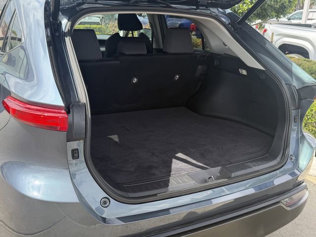 Used 2022 Toyota Venza LE image 21