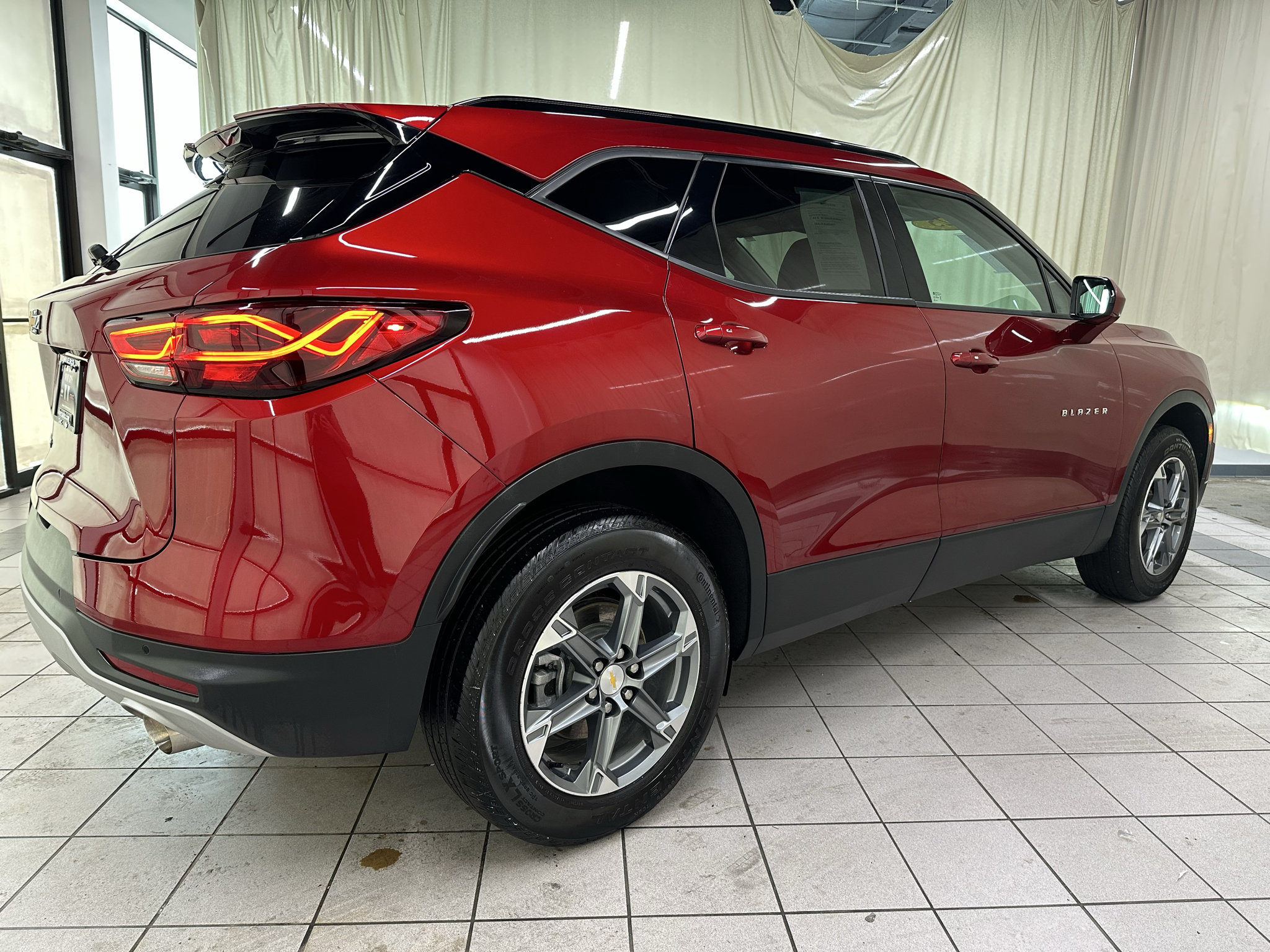 Used 2025 Chevrolet Blazer LT w/ Convenience Package FWD image 3