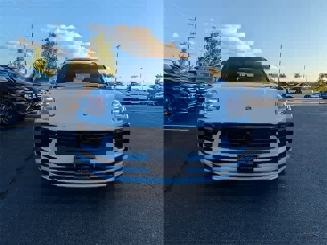 Used 2024 Porsche Macan image 3