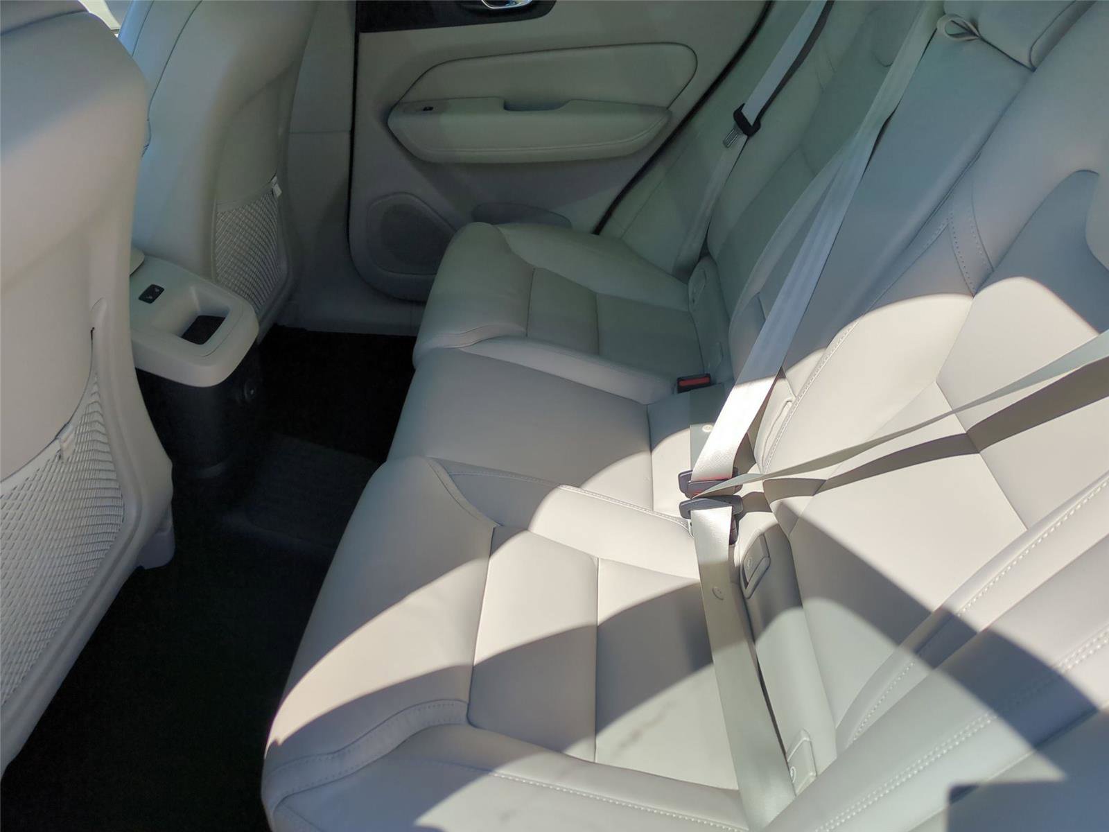 Used 2025 Volvo XC60 T8 Ultra w/ Protection Package Premier image 17