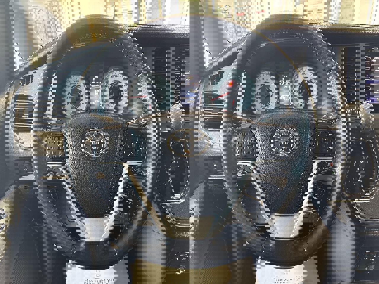 Used 2018 Toyota Sienna SE image 14