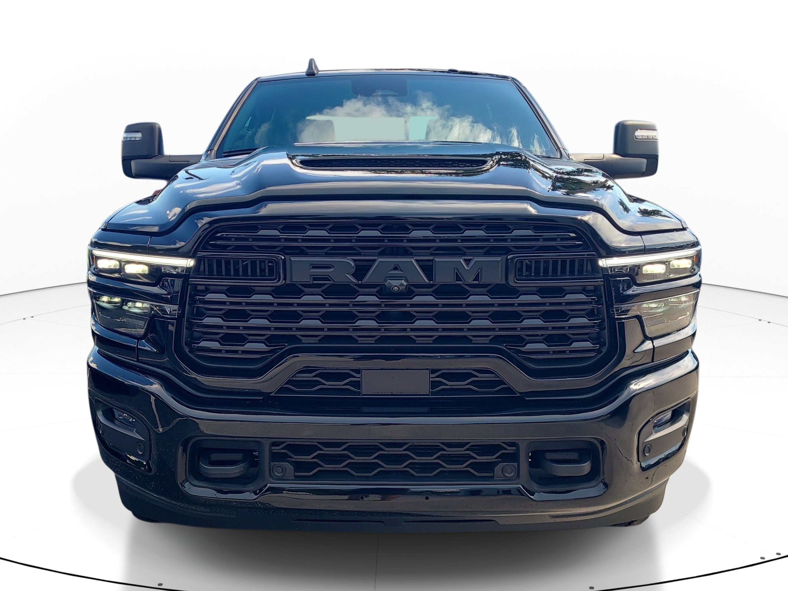 Used 2025 RAM 3500 Limited AWD/4WD image 2