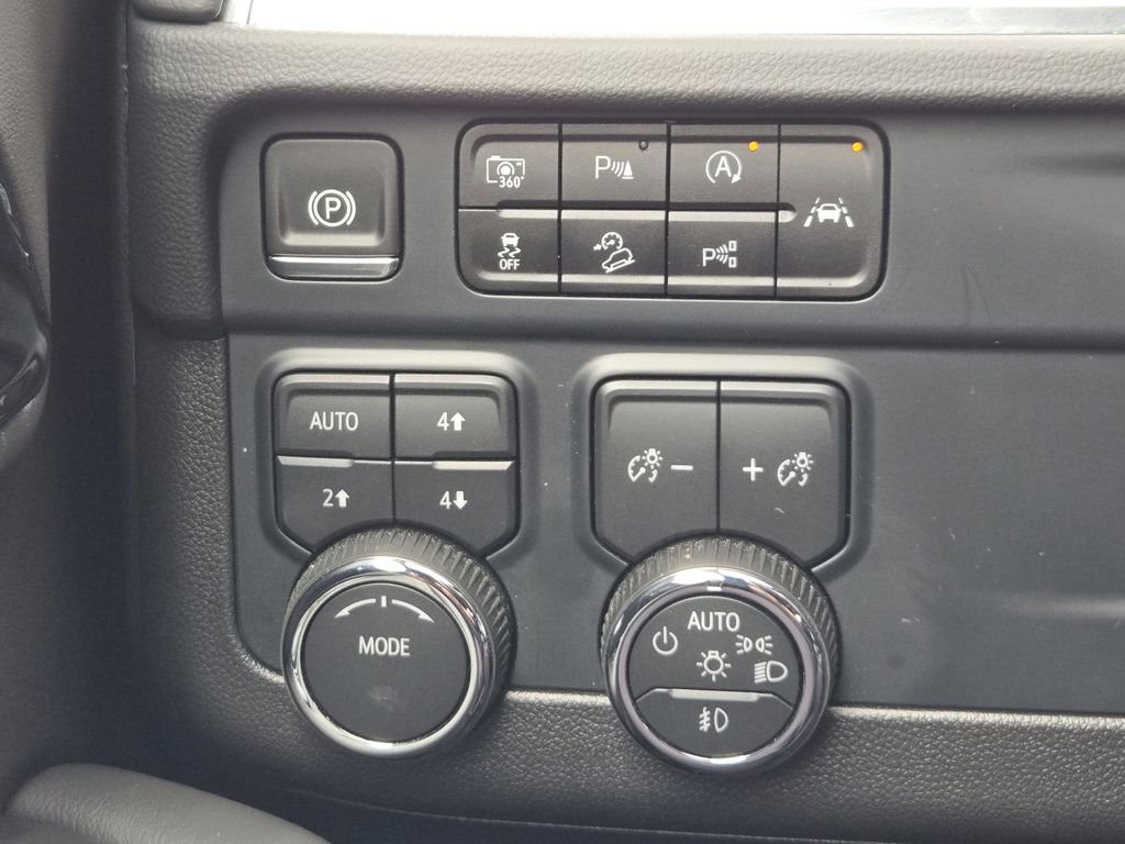 Used 2025 Chevrolet Tahoe Z71 AWD/4WD image 17