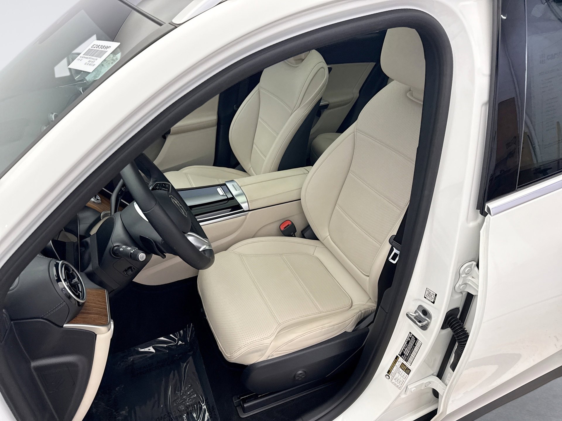 Used 2023 Mercedes-Benz GLC 300 4MATIC image 11