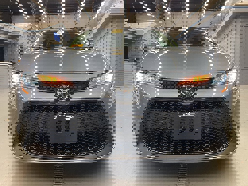 Used 2020 Toyota Corolla LE image 2