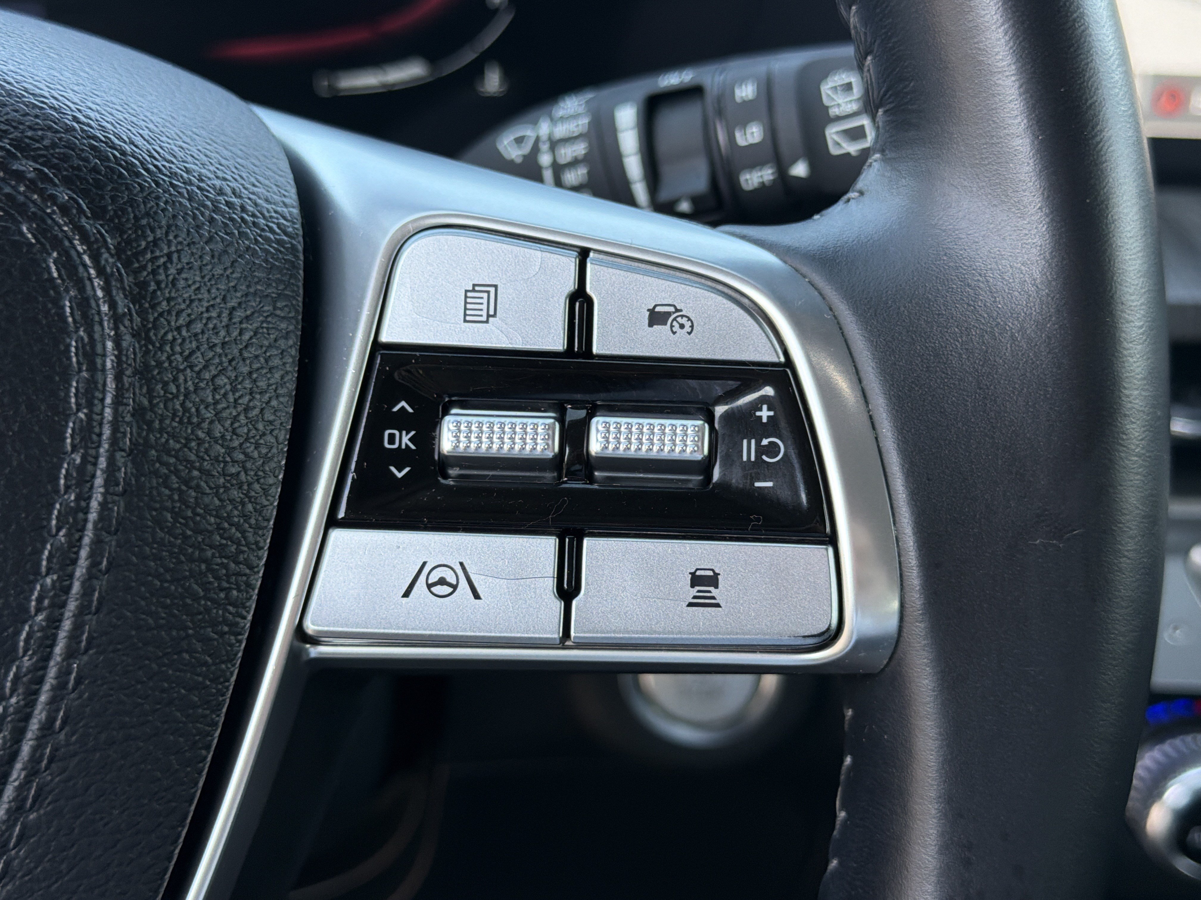 Used 2023 Kia Telluride EX w/ EX Captain's Chair Package FWD image 24
