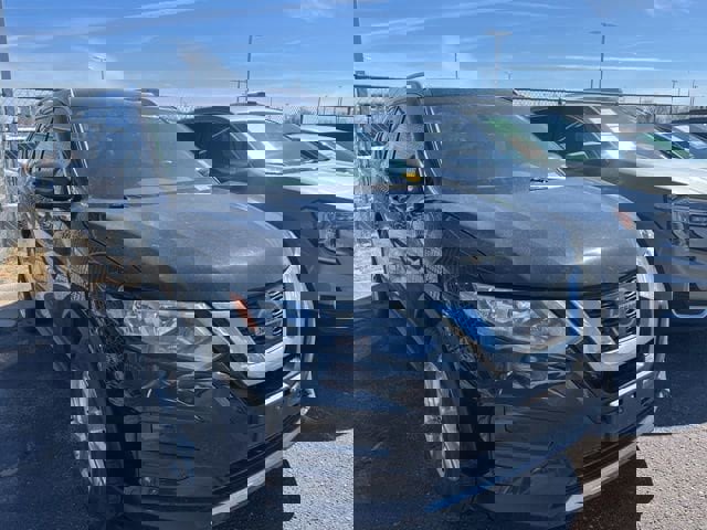 Used 2017 Nissan Rogue SV image 1