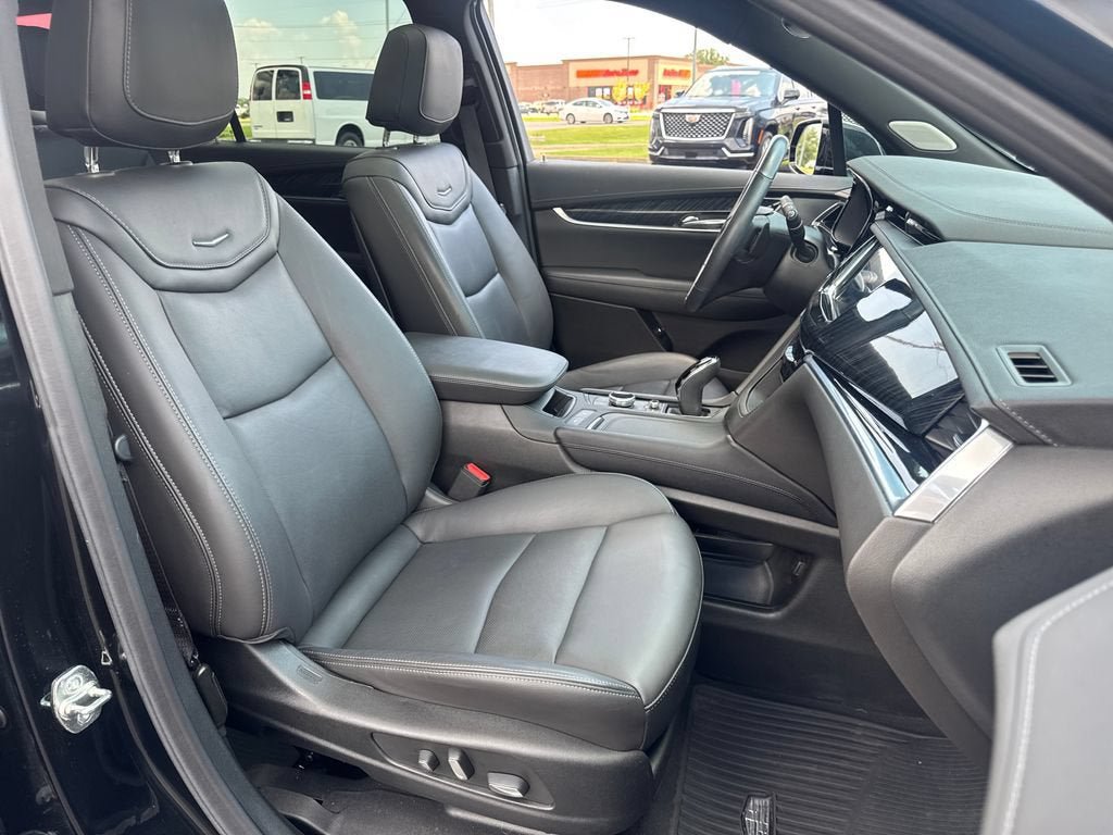 Used 2024 Cadillac XT6 Premium Luxury AWD/4WD image 13