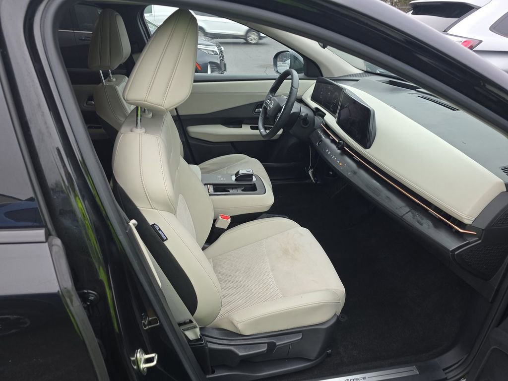 Used 2024 Nissan Ariya AWD image 3
